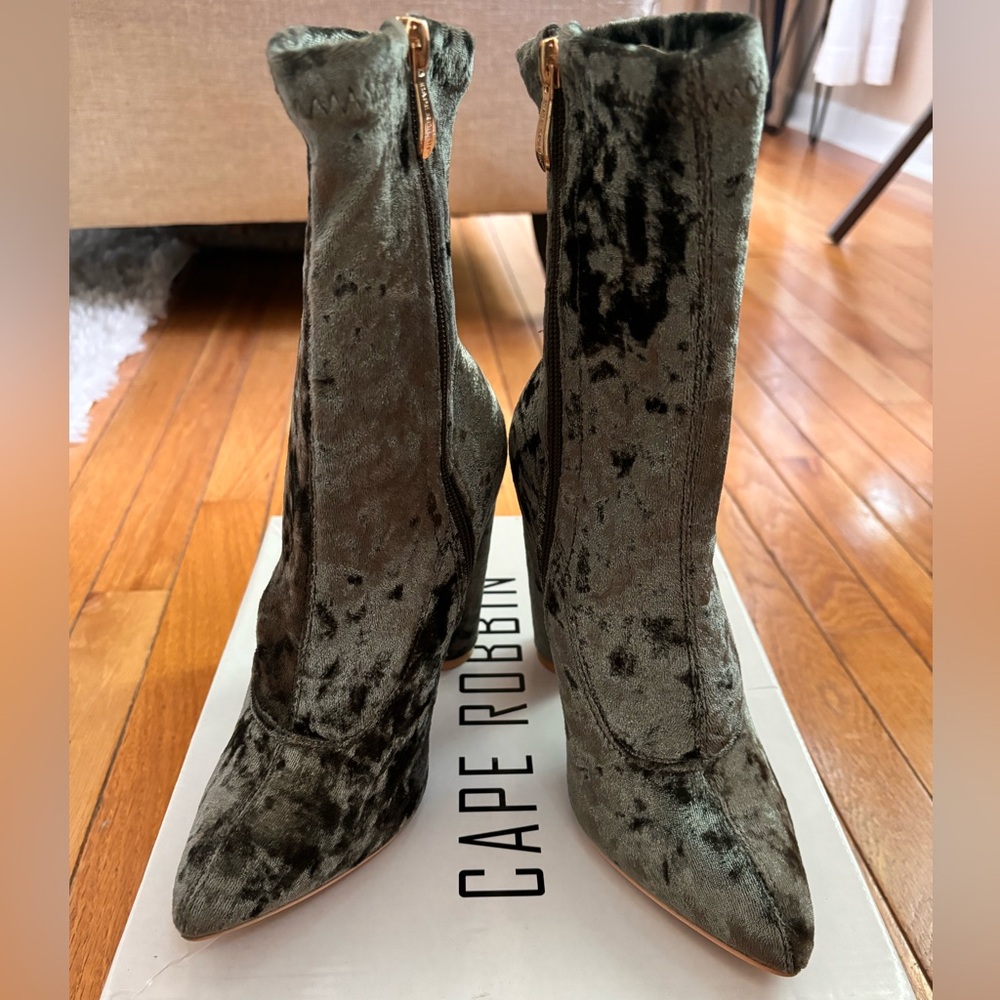 Almost brand new Cape Robbin olive green suede boots.